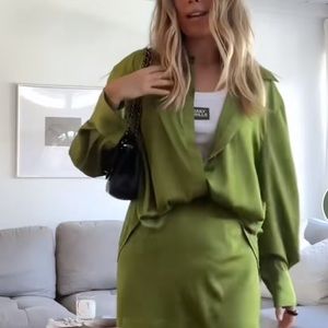 Daily drills silky button down